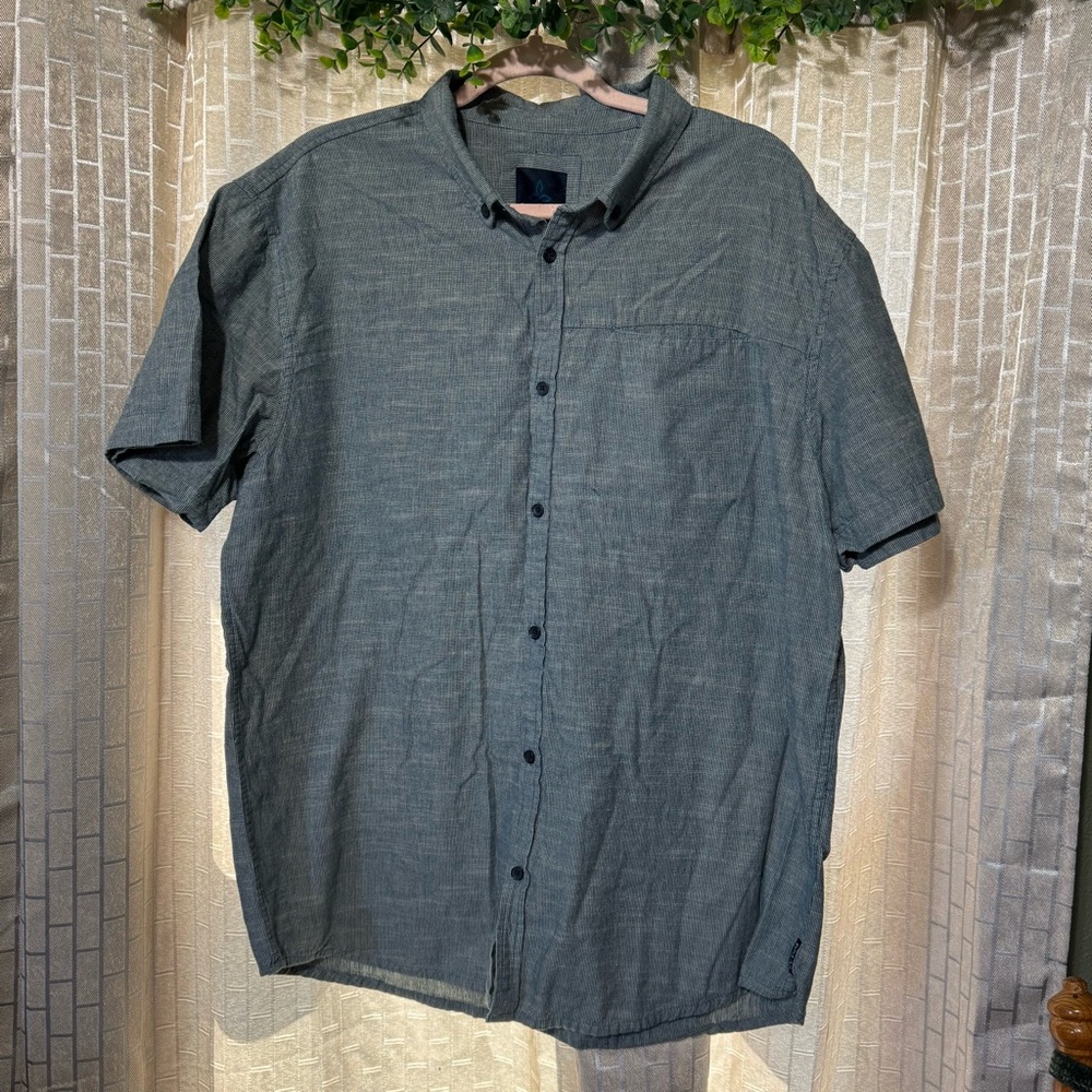 Prana Men's Short-Sleeve Button-Down Shirt in blue-tan